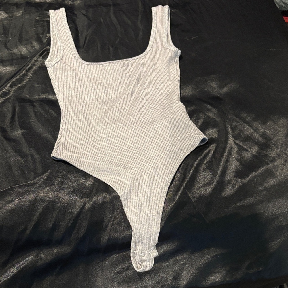 Forever 21 Light Gray Ribbed Scoop Neck Bodysuit